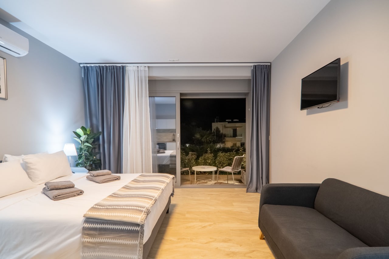 Standard Queen Room