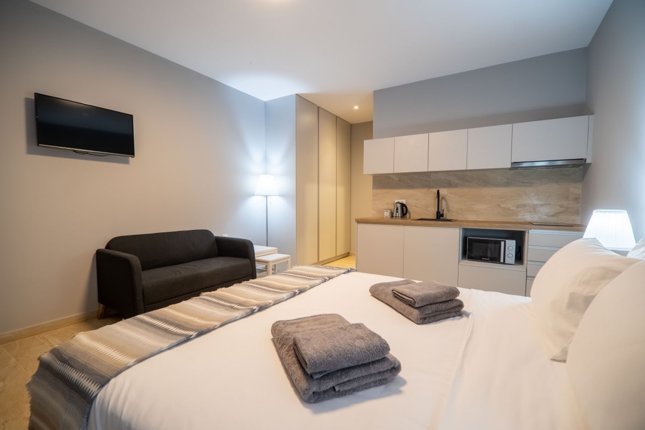 Standard Queen Room